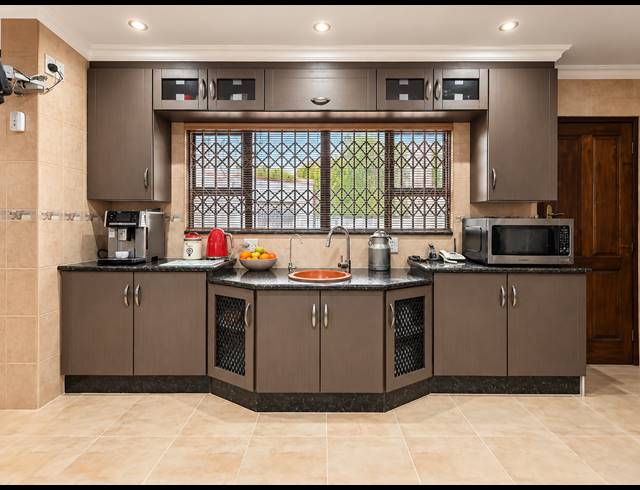 6 BEDROOM HOUSE FOR SALE IN THREE RIVERS